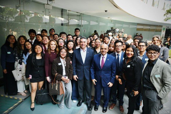 Felicitación Regional: Alejandro Moreno Cárdenas extiende su apoyo al presidente electo de Chile y exclama “¡Viva la democracia!”