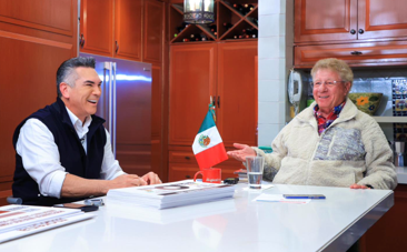Sin tibiezas ni rodeos: Alejandro Moreno asiste a La Oposición con Carlos Alazraki y exige una oposición firme, unida y decidida para México