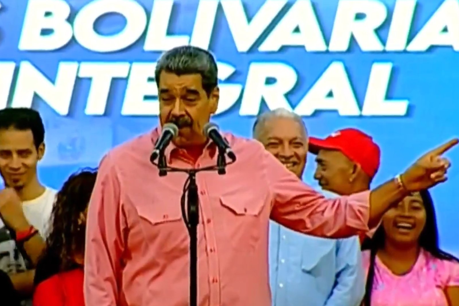 Maduro canta ‘Imagine’ de John Lennon en medio de las tensiones con EE.UU.
