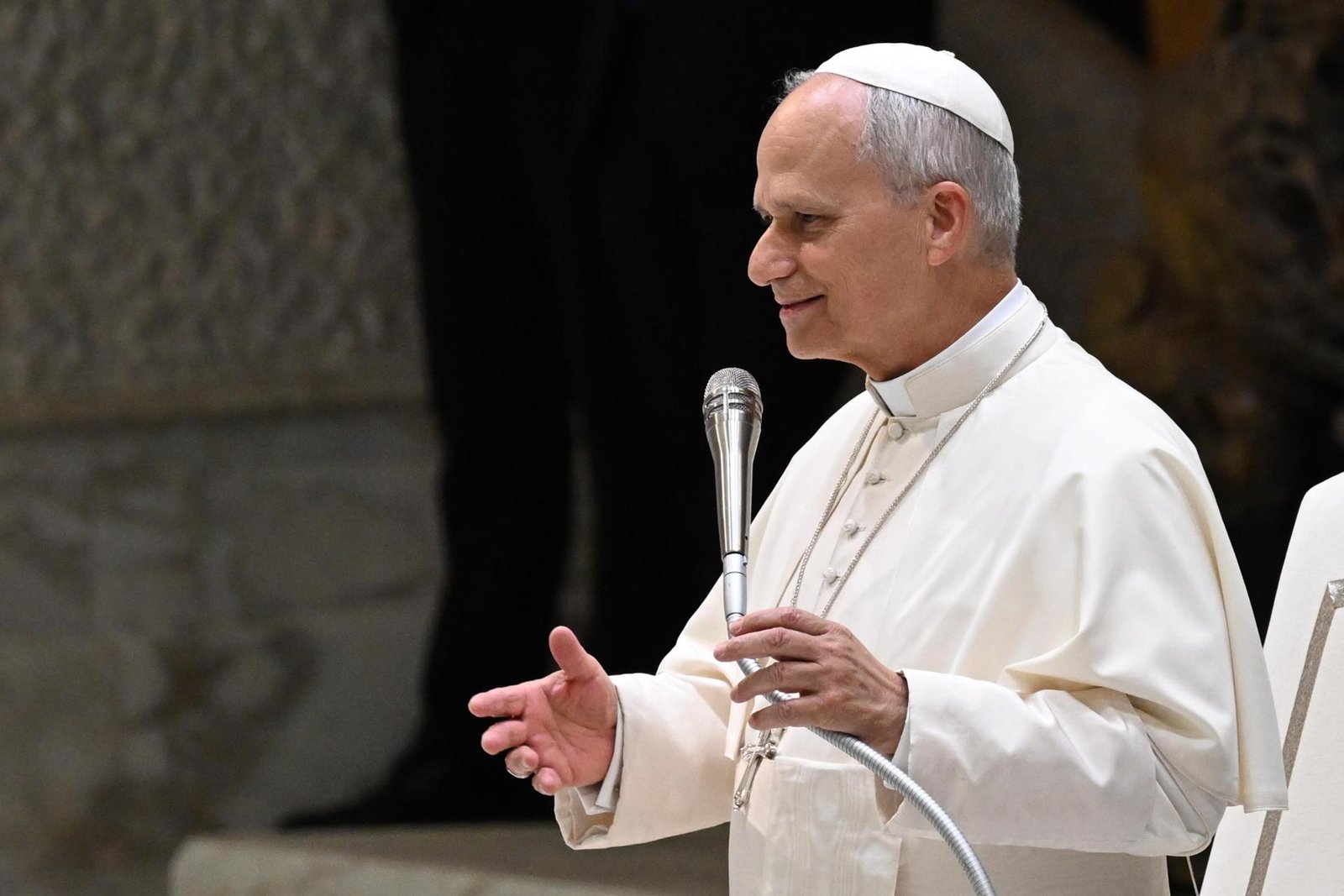 León XIV afirma que la Iglesia es víctima de los servicios de Inteligencia en varios países