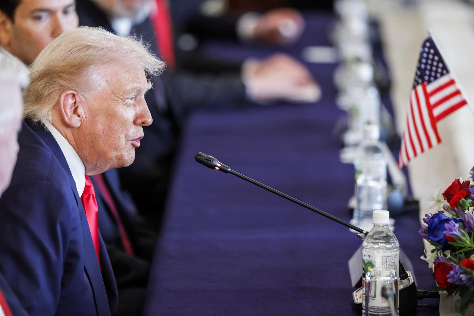 Trump bromea con que a veces “perturba” a los mercados con sus políticas y dichos