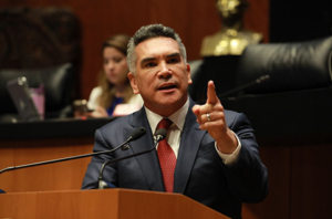 Alejandro Moreno exige que Mario Delgado comparezca en el Senado por el desastre educativo y los escándalos que rodean a Morena