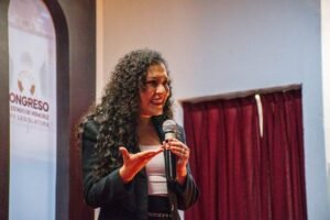 Ana Rosa Valdés advierte en su columna sobre riesgos a la democracia y llama a defender a México