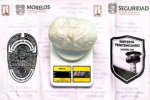 Detenidos cinco custodios del penal de Atlacholoaya, Morelos; intentaban ingresar con droga y celulares