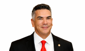 Alejandro Moreno llama a enfrentar al partido en el poder y advierte sobre control institucional