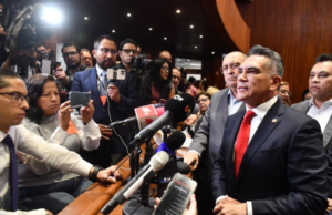 Alejandro Moreno cuestiona reforma sobre injerencia extranjera y acusa intento de control político
