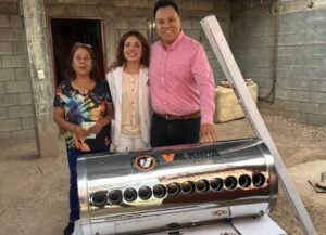 Arturo Yáñez fortalece programa de tinacos y boilers solares en Durango