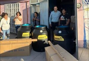 El diputado federal Arturo Yáñez fortalece apoyo a familias de Durango con entrega de tinacos y boilers solares