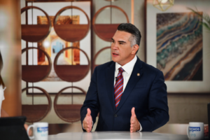 Alejandro Moreno llama a defender la educación y recuperar la calidad en las escuelas de México