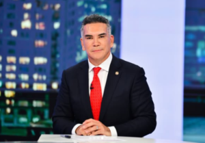 Alejandro Moreno acusa incapacidad de Morena tras desplome en el AICM