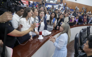 Sara Rocha refrenda su compromiso con la libertad de expresión y el diálogo ciudadano